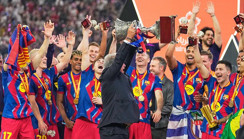 Abseits des Bar&ccedil;a-Jubels verfolgten die Verlierer von Real Madrid die Siegerehrung.