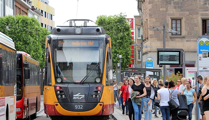 Stadtbahn in Heilbronn: Im Juni, Juli und August fahren Pendler und Ausflügler voraussichtlich auch im Heilbronner Verbund richtig günstig.
Foto: Archiv Stadtbahn in Heilbronn: Im Juni, Juli und August fahren Pendler und Ausflügler voraussichtlich auch im Heilbronner Verbund richtig günstig.
Foto: Archiv