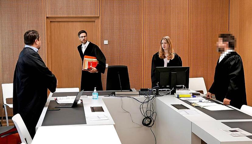 Der Prozess wegen Insolvenzverfahrensverschleppung fand ohne Angeklagten statt. Der Referent der Staatsanwaltschaft wollte unerkannt bleiben.
Foto: Ralf Seidel Der Prozess wegen Insolvenzverfahrensverschleppung fand ohne Angeklagten statt. Der Referent der Staatsanwaltschaft wollte unerkannt bleiben.
Foto: Ralf Seidel