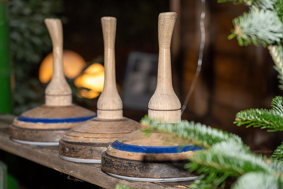 In gl&auml;sernen Iglus wird Fondue angeboten, und auch die H&uuml;tte ist schon gut gebucht.