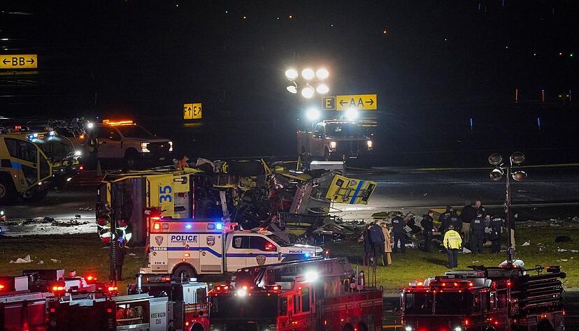 Der Flugbetrieb auf dem Airport LaGuardia wurde unterbrochen. Der Flugbetrieb auf dem Airport LaGuardia wurde unterbrochen.