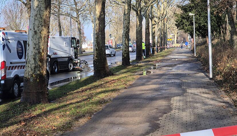 Zu einem Wasserrohrbruch kam es am Sonntagmittag an der Neckarsulmer Stra&szlig;e in Heilbronn.