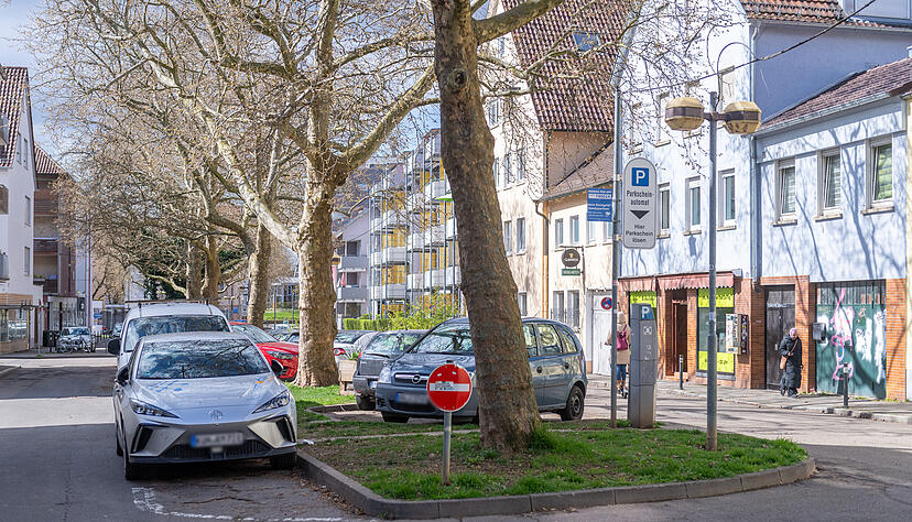 Die Zehentgasse soll für knapp 3,6 Millionen Euro umgebaut werden. Geplant sind schattige Ruhezone mit Flächen für Fußgänger und Radfahrer, Trinkbrunnen und Sitzmöglichkeiten. Die Zehentgasse soll für knapp 3,6 Millionen Euro umgebaut werden. Geplant sind schattige Ruhezone mit Flächen für Fußgänger und Radfahrer, Trinkbrunnen und Sitzmöglichkeiten.
