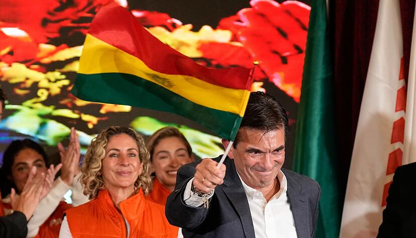 &laquo;Es lebe das Vaterland, verdammt noch mal!&raquo;, rief Paz der Menge zu.