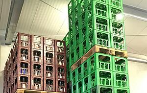 Drautz setzt konsequent auf Mehrwegflaschen. Dazu baute er eine neue Halle. Foto: Friese Drautz setzt konsequent auf Mehrwegflaschen. Dazu baute er eine neue Halle. Foto: Friese