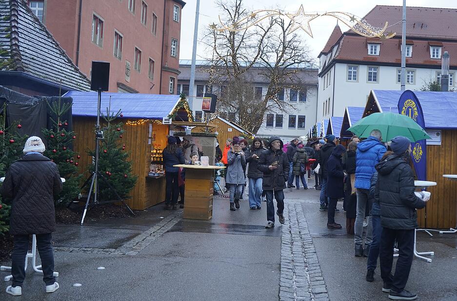 Hier wird rund um das zweite Adventswochenende fünf Tage lang noch bis Sonntag, 7. Dezember, der "Advent am Schloss" gefeiert. Hier wird rund um das zweite Adventswochenende fünf Tage lang noch bis Sonntag, 7. Dezember, der "Advent am Schloss" gefeiert.