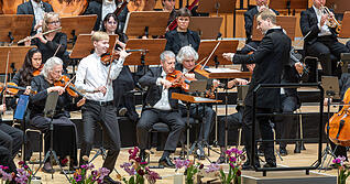 Das WKO w&uuml;nscht seinem Publikum traditionell mit einem Neujahrskonzert in der Harmonie ein gutes neues Jahr.