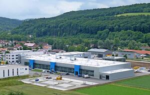 Arnold Umformtechnik mit Stammsitz in Forchtenberg-Ernsbach erweitert zurzeit seine Produktionsstätte in Dörzbach. Dort ist der Vorfall passiert. Gegen drei Mitarbeiter ermittelt die Polizei.Foto: Archiv Arnold Umformtechnik mit Stammsitz in Forchtenberg-Ernsbach erweitert zurzeit seine Produktionsstätte in Dörzbach. Dort ist der Vorfall passiert. Gegen drei Mitarbeiter ermittelt die Polizei.Foto: Archiv