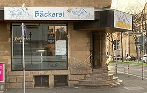 Ralf Herrmann betreibt in Heilbronn drei Bäckerei-Filialen - in Sontheim, in Böckingen, und in Heilbronn-Süd (hier zu sehen). Ralf Herrmann betreibt in Heilbronn drei Bäckerei-Filialen - in Sontheim, in Böckingen, und in Heilbronn-Süd (hier zu sehen).