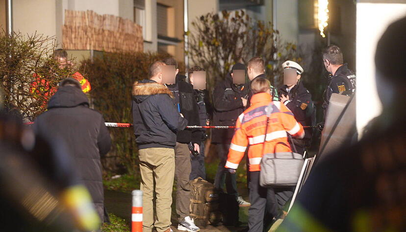 Ein Mann wurde in Stuttgart tot auf seinem Balkon gefunden.