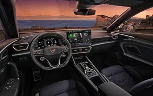 Ein Blick ins Interieur des aufgefrischten SUV-Modells Formentor. Cupra hat die Qualität gesteigert und montiert in der Mitte einen größeren Touchscreen als bisher. Ein Blick ins Interieur des aufgefrischten SUV-Modells Formentor. Cupra hat die Qualität gesteigert und montiert in der Mitte einen größeren Touchscreen als bisher.