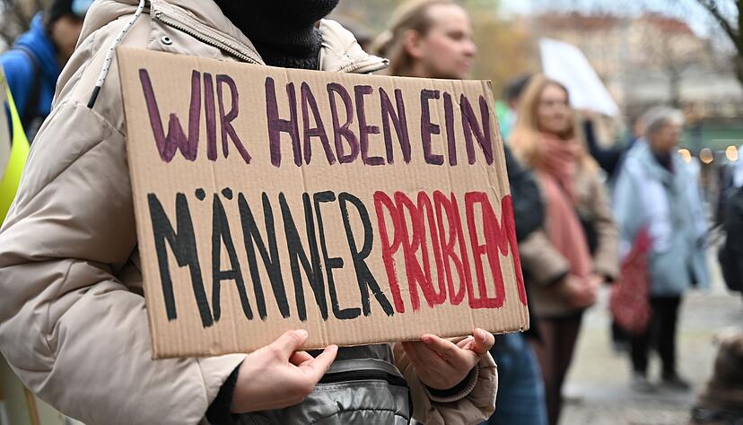 Die meisten Gewalttaten werden im sozialen Nahraum verübt: Intimpartner und Familienangehörige sind häufig die Täter. Die meisten Gewalttaten werden im sozialen Nahraum verübt: Intimpartner und Familienangehörige sind häufig die Täter.