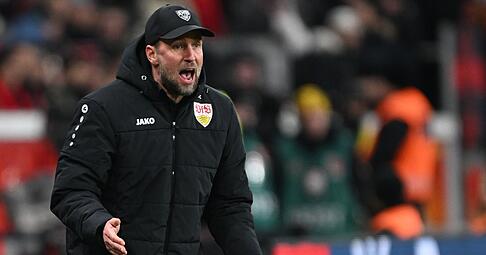Trainer Sebastian Hoene&szlig; vom VfB Stuttgart warnt vor den Offensivqualit&auml;ten der Eintracht.