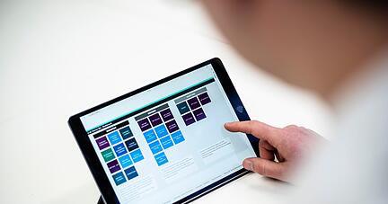 Wirtschaftsinformatiker setzen das abstrakte Schlagwort Digitalisierung in konkrete Projekte im Unternehmen um. Wirtschaftsinformatiker setzen das abstrakte Schlagwort Digitalisierung in konkrete Projekte im Unternehmen um.