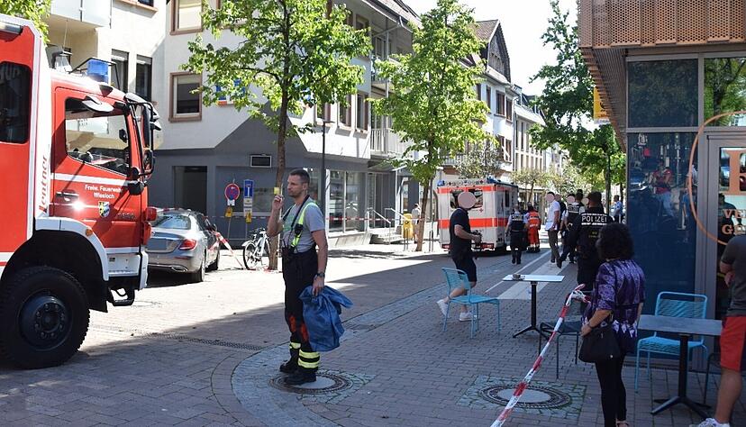 Am Freitagmittag wird in der Wielocher Innenstadt eine schwer verletzte Frau gefunden. Am Freitagmittag wird in der Wielocher Innenstadt eine schwer verletzte Frau gefunden.