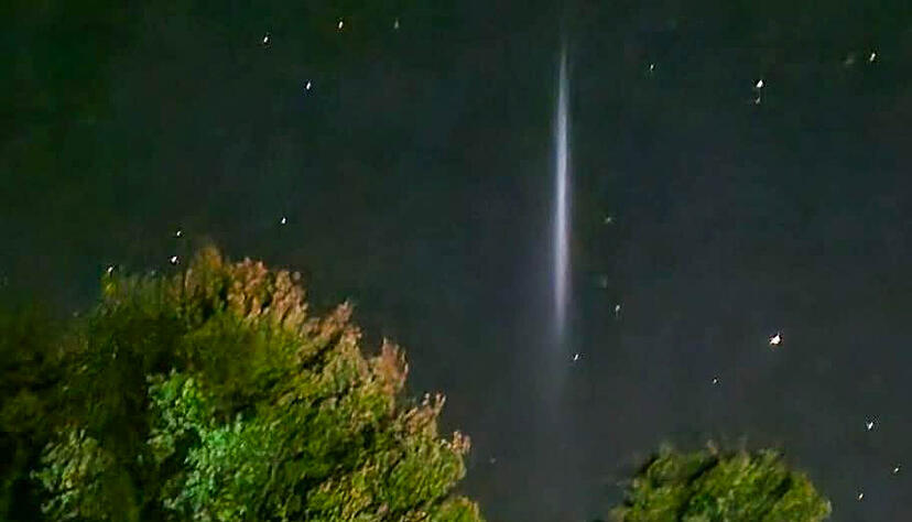 Am späten Dienstagabend zeigt sich am Himmel über Baden-Württemberg ein mysteriöser Lichtstreifen. Am späten Dienstagabend zeigt sich am Himmel über Baden-Württemberg ein mysteriöser Lichtstreifen.