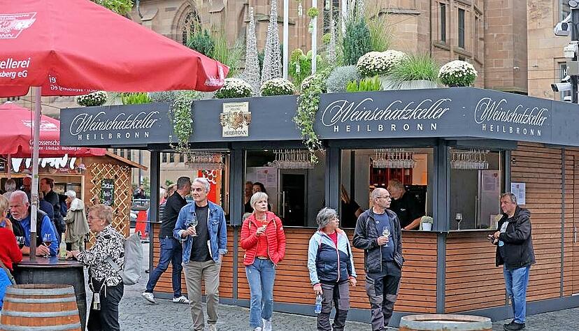 Platz zwei: Der Stand der Genossenschaftskellerei Heilbronn feiert 2025 Premiere. Auch hier kommt der Blumenschmuck von der Gärtnerei Supp.