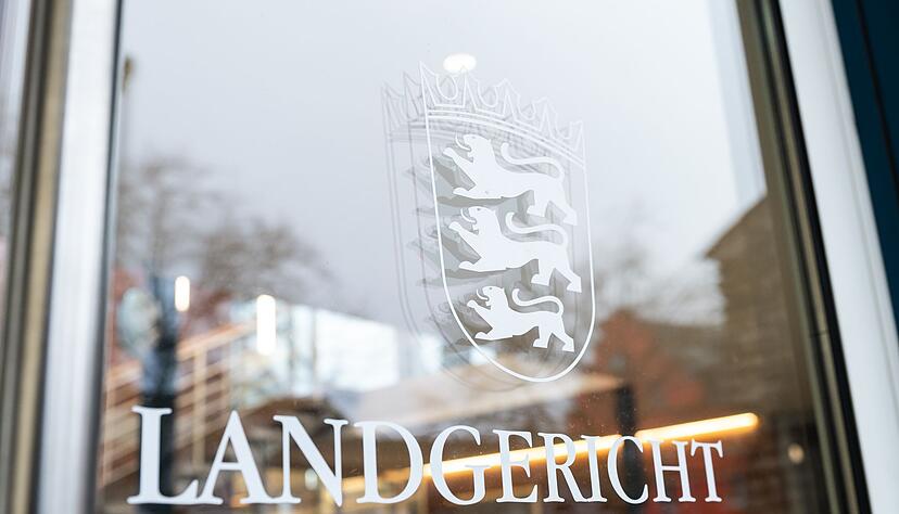 Dem angeklagten 50-Jährigen wird Mord vorgeworfen. Der Prozess startet im Landgericht Konstanz. (Archivbild)