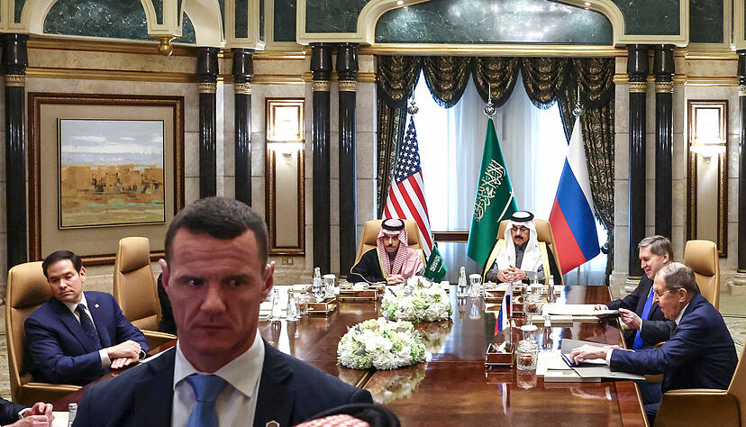 Sie saßen erstmals seit vielen Jahren wieder an einem Tisch: Vertreter der USA und Russlands trafen sich in Riad, um über die Ukraine zu sprechen. Sie saßen erstmals seit vielen Jahren wieder an einem Tisch: Vertreter der USA und Russlands trafen sich in Riad, um über die Ukraine zu sprechen.