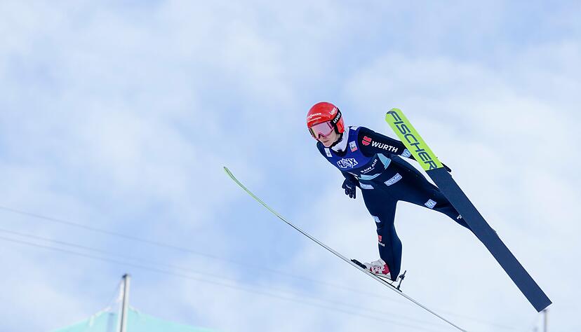 Katharina Schmid springt auf 200 Meter. Katharina Schmid springt auf 200 Meter.