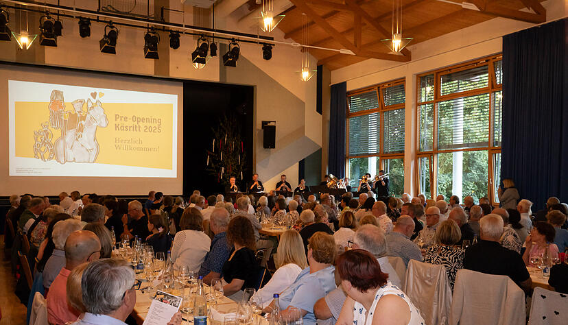 Rund 250 Besucher lauschten am Freitagabend beim Pre-Opening des K&auml;sritts historischen Vortr&auml;gen und Anekdoten.