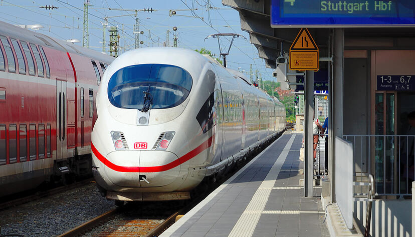 Eine ICE-Premiere gab es Ende April in Heilbronn. Im Zuge der Buga fuhr erstmals ein Intercity-Express im Hauptbahnhof ein. Foto: Christian Gleichauf