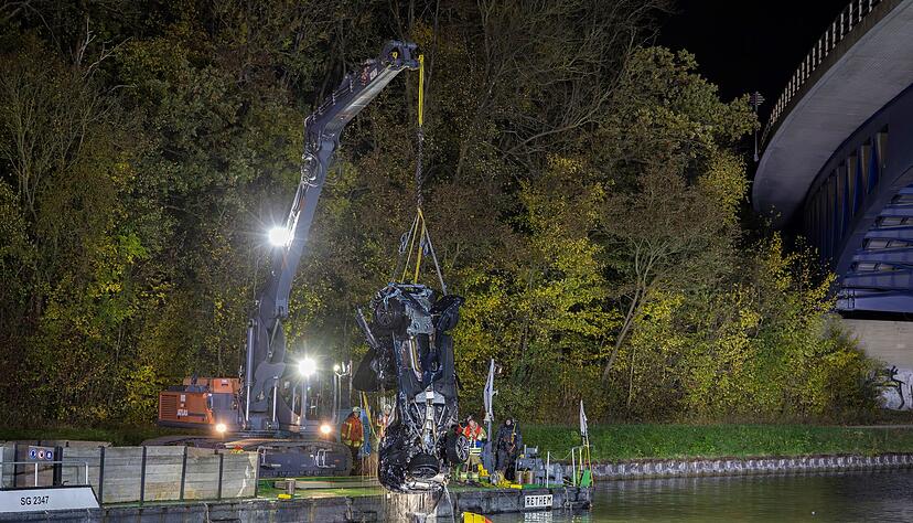 Die Bergung war laut Feuerwehr kompliziert. Die Bergung war laut Feuerwehr kompliziert.