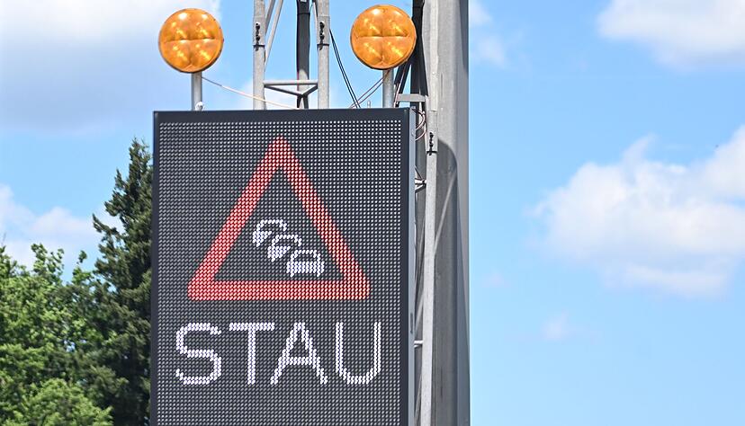 Hochbetrieb auf den Autobahnen: Rund um das lange Pfingstwochenende ist mit starkem Verkehr und einer erhöhten Staugefahr zu rechnen. Hochbetrieb auf den Autobahnen: Rund um das lange Pfingstwochenende ist mit starkem Verkehr und einer erhöhten Staugefahr zu rechnen.