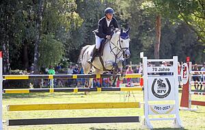 Er kann was: Springreiter Jan Müller vom RV Ilsfeld, kürzlich beim Turnier in Öhringen-Cappel. Foto: Ralf Seidel Er kann was: Springreiter Jan Müller vom RV Ilsfeld, kürzlich beim Turnier in Öhringen-Cappel. Foto: Ralf Seidel