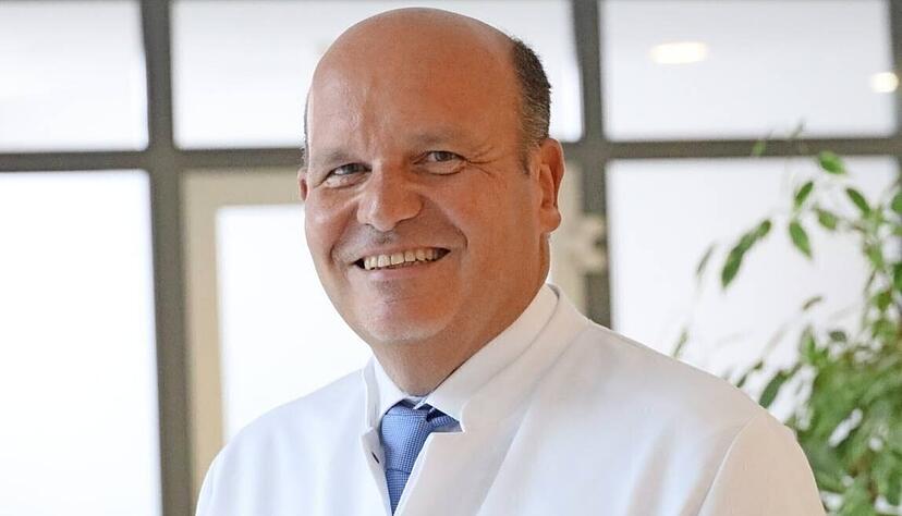 Frank A. Wenger praktiziert seit 5. Januar wieder als Chefarzt der Fachabteilungen Allgemein-, Viszeral- und Gef&auml;&szlig;chirurgie sowie der Unfallchirurgie am Hohenloher Krankenhaus.