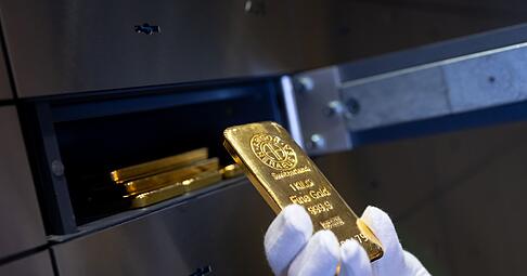 Ein Goldbarren - immer wertvoller. (Archivbild)