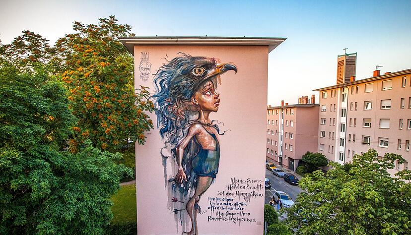 Murals wie dieses finden sich an verschiedenen Häuserwänden in Mannheim.