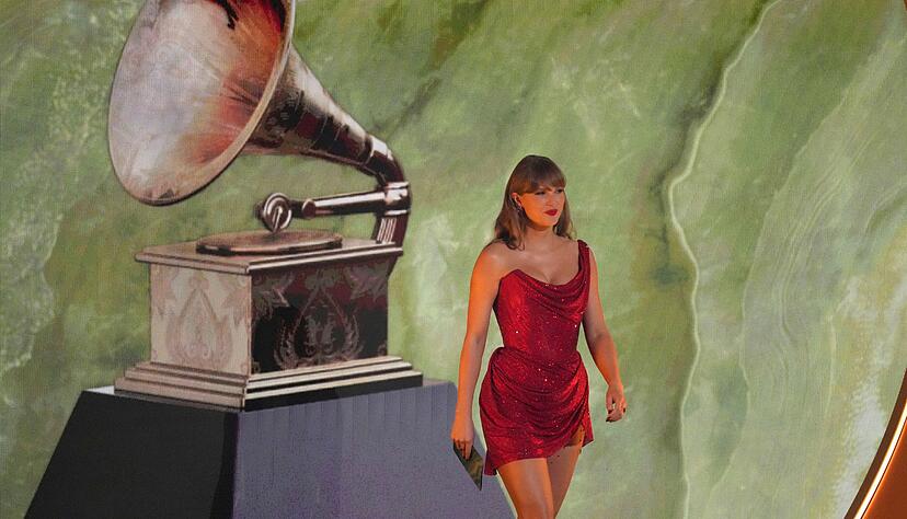 Taylor Swift vergab den Preis für das beste Country-Album. Taylor Swift vergab den Preis für das beste Country-Album.