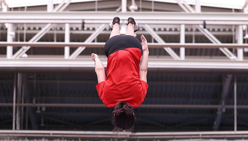 Sie kann es noch - Annalena Baerbock hebt ab vom Trampolin. Sie kann es noch - Annalena Baerbock hebt ab vom Trampolin.