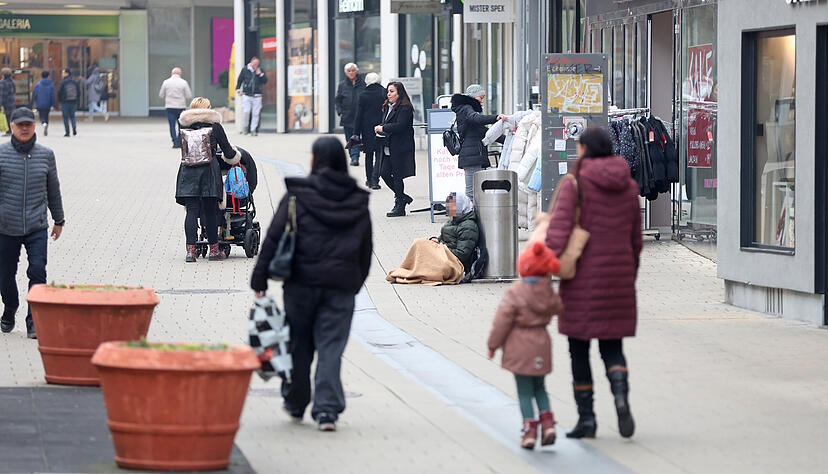 Auch in der Heilbronner Innenstadt betteln Menschen. Damit soll sich nun die Stadtverwaltung befassen.
