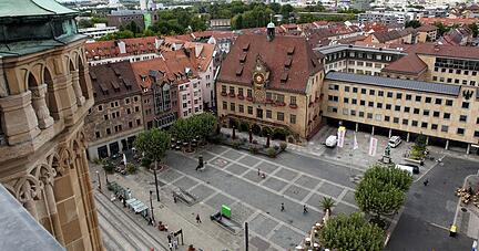 Rathaus Heilbronn mit Rathausplatz, Blick von der Kilianskirche Rathaus Heilbronn mit Rathausplatz, Blick von der Kilianskirche