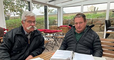 Martin Supp (links) machte bereits mit einer Petition politischen Druck, als der Maßregelvollzug-Neubau in Weinsberg geplant wurde. Heute steht Andreas Frank der Bürgerinitiative vor.
Foto: Kümmerle Martin Supp (links) machte bereits mit einer Petition politischen Druck, als der Maßregelvollzug-Neubau in Weinsberg geplant wurde. Heute steht Andreas Frank der Bürgerinitiative vor.
Foto: Kümmerle