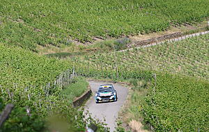 Von den schönen Landschaften wie hier bei der Mittelrhein Rallye in der diesjährigen Deutschen Rallye-Meisterschaft bekommen die Co-Piloten meist nur wenig mit. Der volle Fokus liegt auf der eigenen Arbeit.