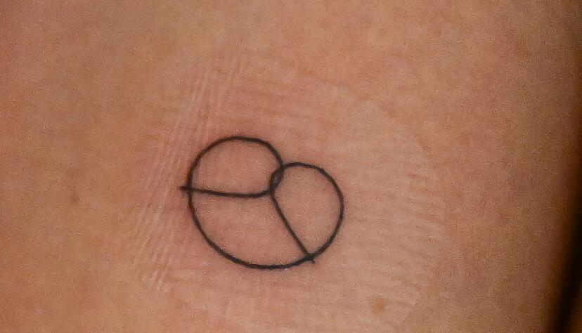 Bei der Wahlparty der Grünen bei der Landtagswahl in Baden-Württemberg konnten sich Interessierte ein Brezel-Tattoo stechen lassen. Bei der Wahlparty der Grünen bei der Landtagswahl in Baden-Württemberg konnten sich Interessierte ein Brezel-Tattoo stechen lassen.