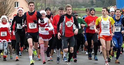 Bei besten Laufbedingungen gehen beim 21. Ilsfelder Zehnkilometerlauf jede Menge schnelle Nikoläuse und Nikoläusinnen an den Start.
Foto: Kirsten Weimar