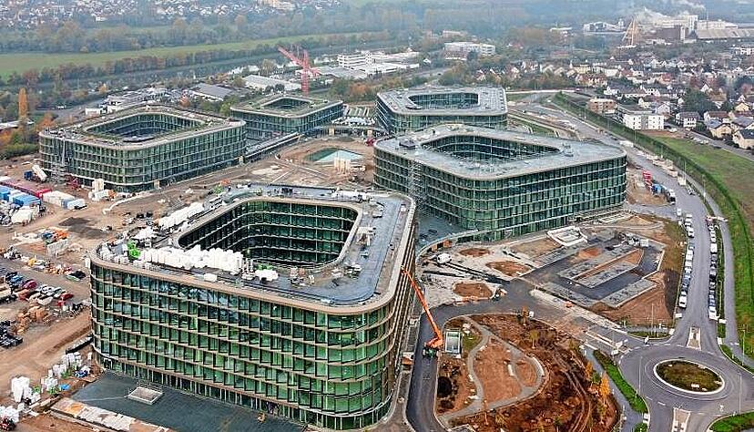Die Verkehrslage rund um den Schwarz-Projekt-Campus könnte zum Betriebsstart 2026 angespannt sein. Stadtbahnhalt und B27-Knoten werden nicht rechtzeitig fertig.