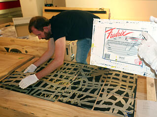 Jedes Bild von Imants Tillers besteht aus vielen kleinen Paneelen, die wie ein Puzzle zusammengesetzt werden.