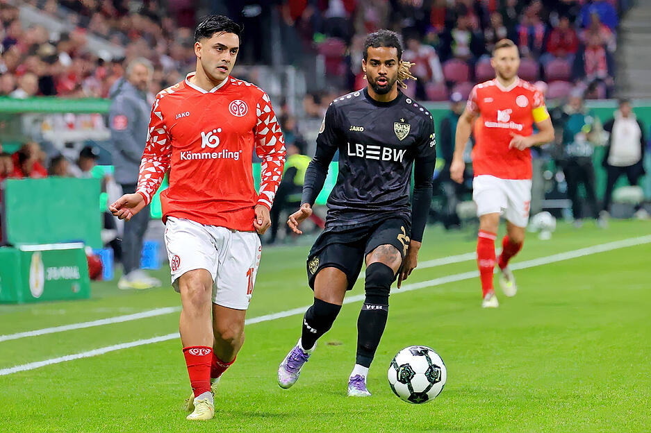 Lorenz Assignon: Viel unterwegs mit gewohntem Offensivdrang. Defensiv selten gefordert, aber wenn, war Assignon da. Note: 4 Lorenz Assignon: Viel unterwegs mit gewohntem Offensivdrang. Defensiv selten gefordert, aber wenn, war Assignon da. Note: 4