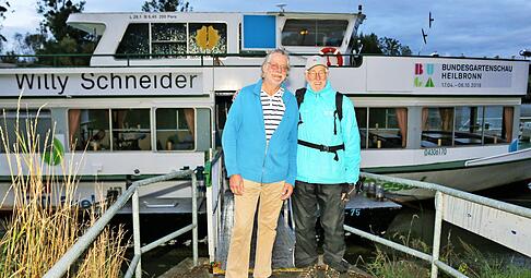 Von Wolfgang Baars (rechts) zum Restaurantbesuch als Abschluss des Buga-Engagements eingeladen, legt Burkhard van de Lücht in Bad Wimpfen an.
Foto: Ute Plückthun