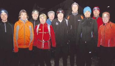 Die Leingartener Lampenläufer laufen seit 13 Jahren jeden Dienstagabend eine Stunde lang im Sommer wie im Winter durch Wald und Weinberge.Foto: Josef Staudinger Die Leingartener Lampenläufer laufen seit 13 Jahren jeden Dienstagabend eine Stunde lang im Sommer wie im Winter durch Wald und Weinberge.Foto: Josef Staudinger