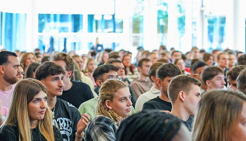 Hunderte Studierende waren bei der Erstsemesterbegr&uuml;&szlig;ung der DHBW Heilbronn dabei.