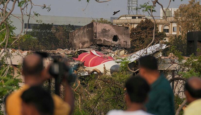 Das Flugzeug war kurz nach dem Start in ein Wohngebiet gestürzt. (Archivbild) Das Flugzeug war kurz nach dem Start in ein Wohngebiet gestürzt. (Archivbild)