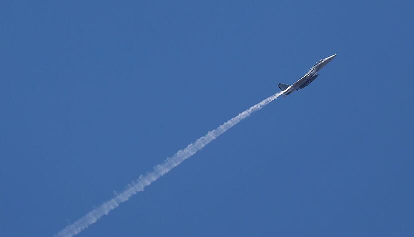 Ein israelischer Kampfjet von einem Luftwaffenst&uuml;tzpunkt in Zentralisrael aus gesehen. (Symbolbild)
