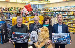 Im Familienbetrieb arbeiten (von links) Günther Letzel, seine Schwester Karin Koch, Ehefrau Dagmar Letzel und Sohne Patrick Letzel. Foto: Mario Berger Im Familienbetrieb arbeiten (von links) Günther Letzel, seine Schwester Karin Koch, Ehefrau Dagmar Letzel und Sohne Patrick Letzel. Foto: Mario Berger