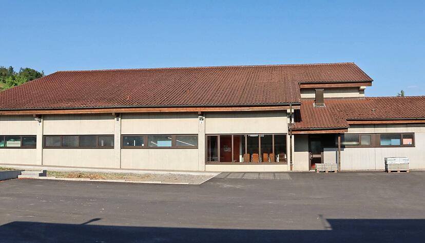 Die Sporthalle an der Schule ist in die Jahre gekommen. Sie um eine Veranstaltungshalle zu erweitern, ist eine der vorgestellten Varianten. Die Sporthalle an der Schule ist in die Jahre gekommen. Sie um eine Veranstaltungshalle zu erweitern, ist eine der vorgestellten Varianten.